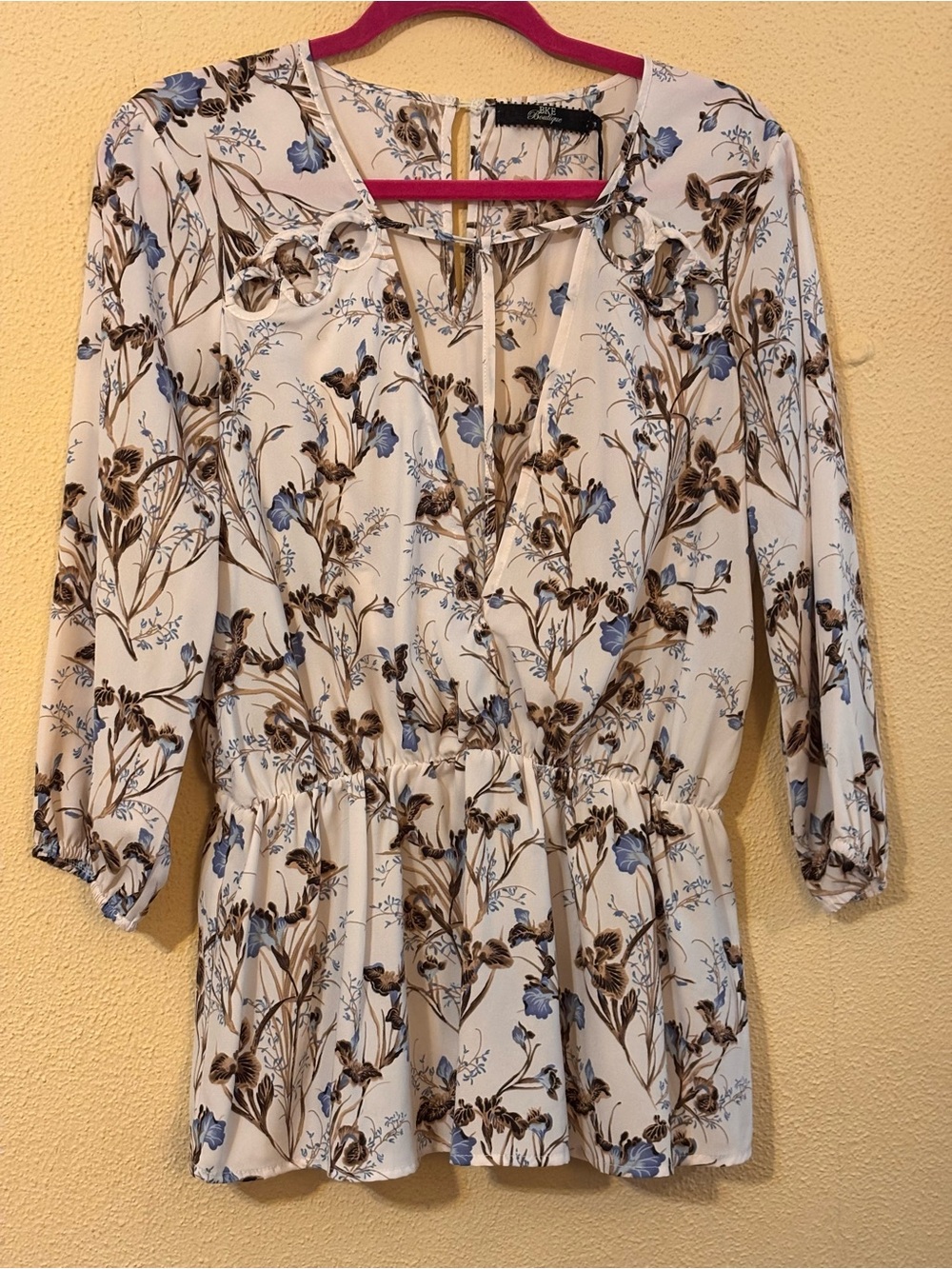 BKE Boutique Cream Blue Floral Peplum Blouse Size Medium